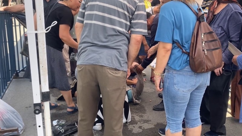 Ferdi Zeyrek'in taziyesinde yaşlı kadın fenalaştı