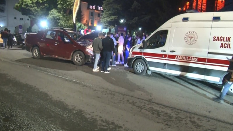 Kars’ta 4 araçlı zincirleme trafik kazası: 4 yaralı
