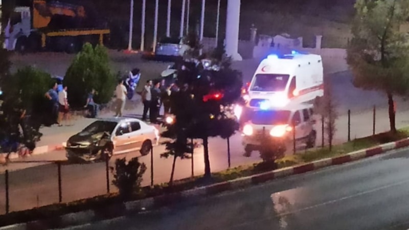 Siirt'te iki otomobil çarpıştı