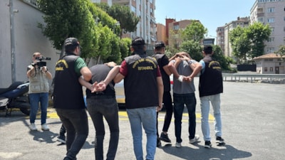 İstanbul'da kahvehanede silahını gösterdi: Kalbinden vuruldu