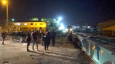 Erzurum'da otomobile tren çarptı