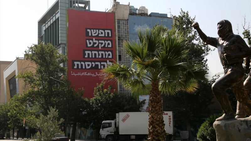 Tahran sokaklarında intikam afişleri dalgalandırıldı