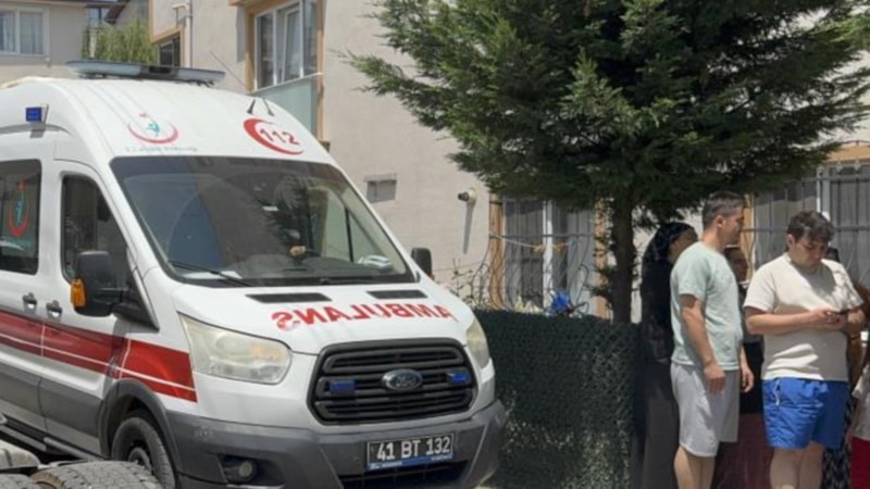 Kocaeli’de bıçaklı kavgayı ayırmaya çalışan polis yaralandı