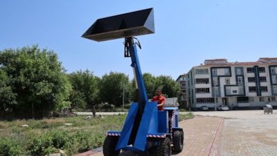 Kırşehir'de kendi imkanlarıyla iş makinesi yaptı