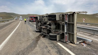 Van’da kamyonet yan yattı: 1 yaralı