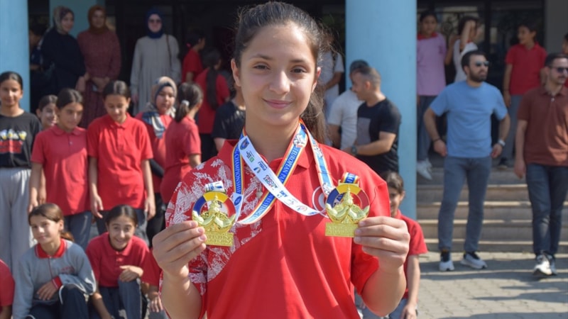 Bilek güreşinde Avrupa Şampiyonu olan Nehir Özcan'a coşkulu karşılama