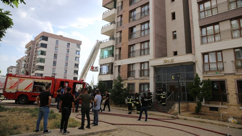 Diyarbakır'da apartman yangını