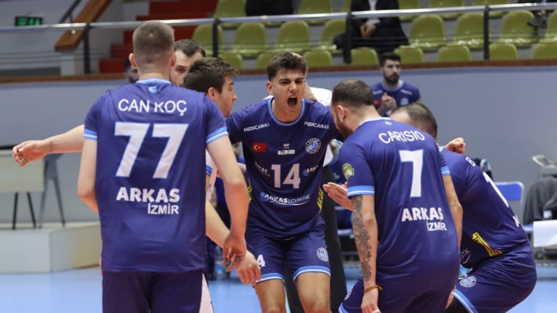 Arkas Spor’da 5 voleybolcu gitti