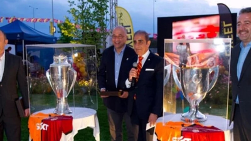 Galatasaray'ın şampiyonluk kupası Romanya'da taraftarlarla buluştu