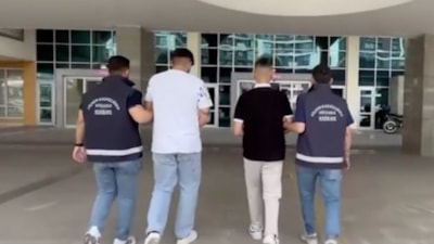 Edirne'de FETÖ şüphelilerinin yurt dışına kaçmalarına aracılık eden 2 zanlı tutuklandı