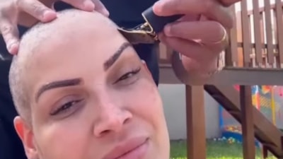 Marcao, kanser olan eşinin saçlarını kazıttı