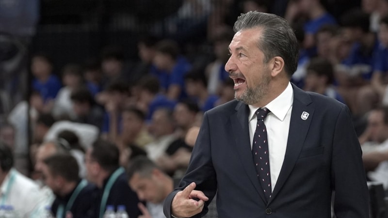 Anadolu Efes'te Luca Banchi dönemi sona erdi