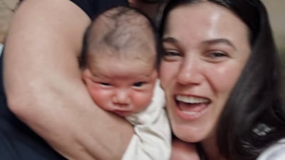 Pınar Deniz oğlunun yüzünü ilk kez gösterdi