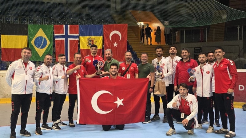 Milli boksörler, Çekya'daki turnuvada 3 madalya kazandı