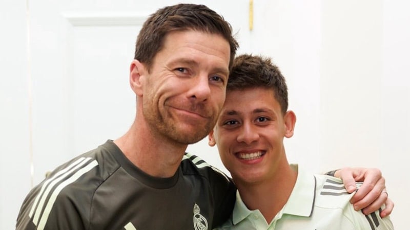 Real Madrid'de Xabi Alonso ve Arda Güler buluştu