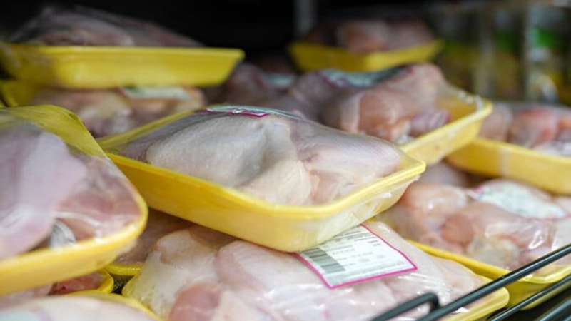 “Tüketmeyi bırakın!” uyarısı yapıldı! Tavuklarda salmonella alarmı: Raflardan kalkıyor