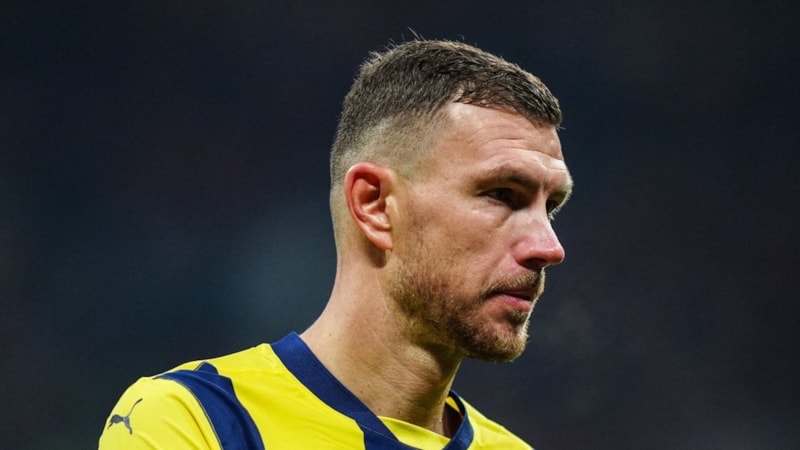 Edin Dzeko, Fiorentina ile anlaşmaya vardı