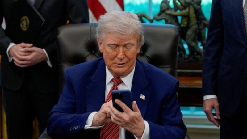 Donald Trump akıllı telefon işine girdi