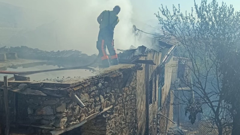 Malatya'da örtü yangını: İki ev kül oldu