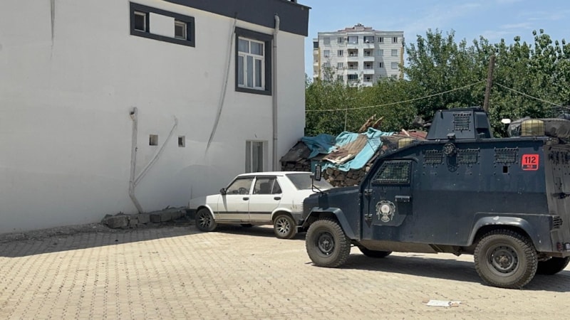 Diyarbakır'da tartıştığı babasının başına çekiçle vurdu