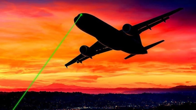 Uçak geçerken sakın bunu yapmayın: Cezası 131 bin lira