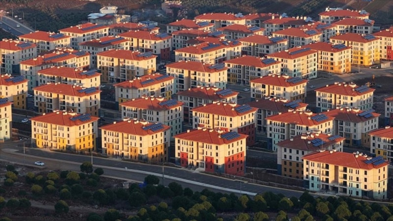 Hatay'da afet konutları hak sahiplerine teslim ediliyor