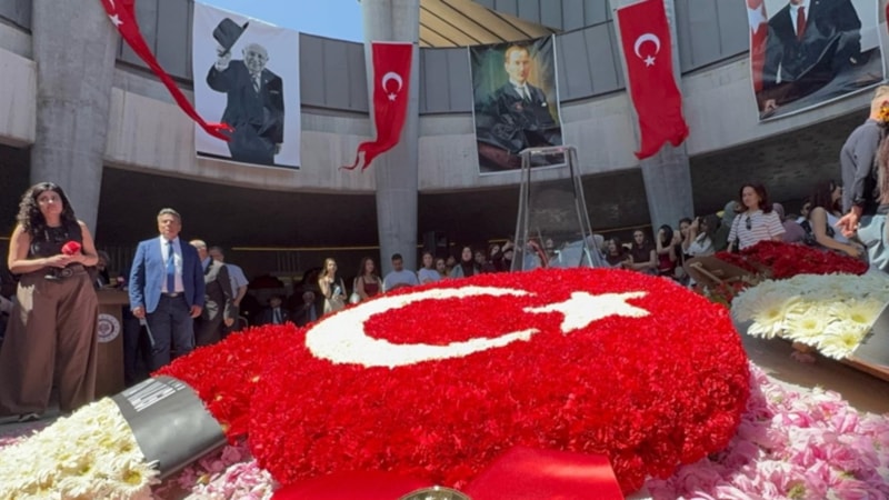 Süleyman Demirel, mezarı başında anıldı