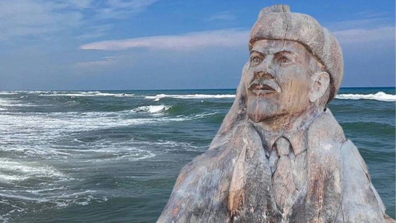 CHP'li Akçakoca Belediyesi'nden yeni hizmet: Lenin heykeli halkla buluşuyor