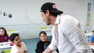 Mesut Özil, öğrencilerle bir araya geldi