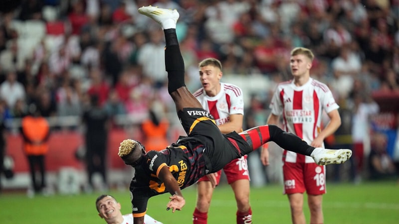 Süper Lig'de sezonun golü Victor Osimhen'den