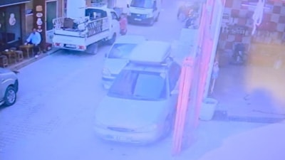 Bursa'da kalp krizi geçiren 91 yaşındaki sürücü otomobiliyle 4 araca çarptı