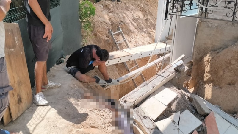 Antalya'da çöken balkonun altında kalan işçi hayatını kaybetti