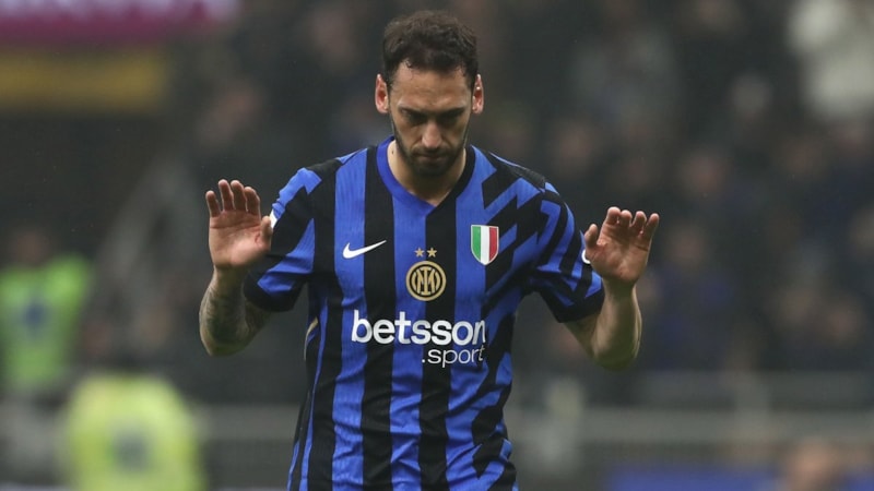 Galatasaray'da Hakan Çalhanoğlu mesaisi sürüyor