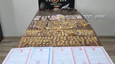 Hatay'da piyasaya sürülmeye hazır onlarca sahte altın ele geçirildi