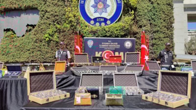 İstanbul'da 100 milyon TL'lik kaçak çanta ve saat operasyonu