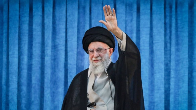 Hamaney: İran teslim olmayacak