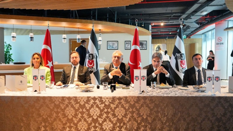 Beşiktaşlı yöneticiler, basın mensuplarıyla bir araya geldi