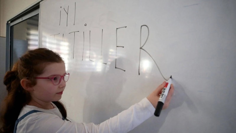 Yaklaşık 20 milyon öğrenci yarın karne alacak