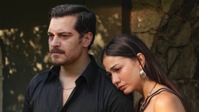 Demet Özdemir, Eşref Rüya'nın sezon finalini kutladı! Pozları olay oldu