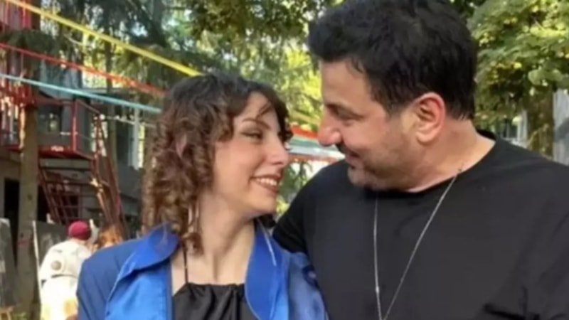 Davut Güloğlu kızının mezuniyet töreninde sahne aldı! Şeyma Su yorum yağmuruna tutuldu