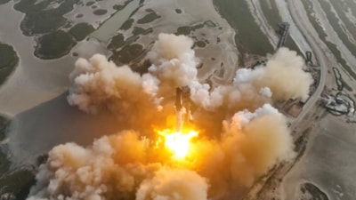 SpaceX şirketinin Starship roketi, deneme uçuşu öncesinde patladı