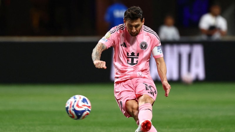 Lionel Messi'den Porto'ya şık frikik golü