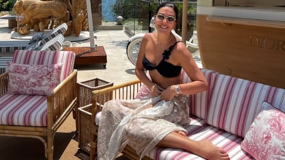 25 kilo veren Bergüzar Korel yaza fit girdi! Bikinili poz verdi