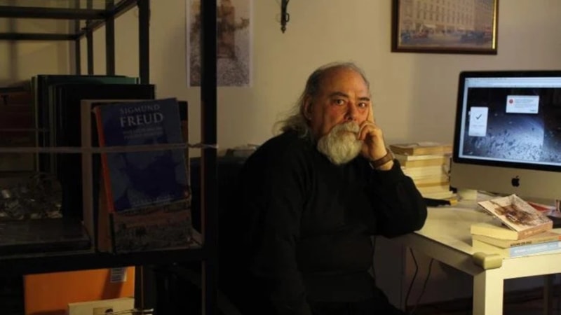 Usta yazar Barlas Özarıkça'nın kült eseri: Ters Adam