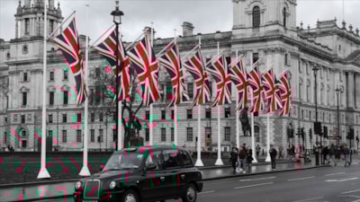 İngiltere’de Filistin destekçilerinden askeri üste boyalı eylem