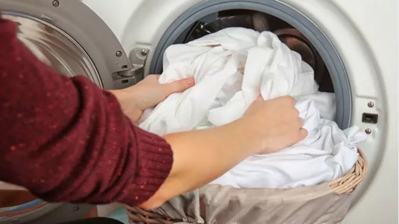 Ev hanımlarının sırrı: Perdeleri bembeyaz yapan yöntem