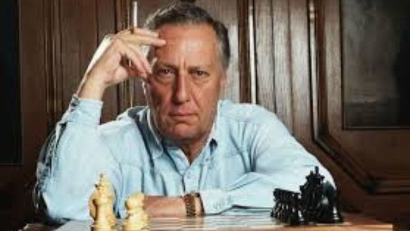 Modern gerilimin kurucusu, Frederick Forsyth’ın zamanı aşan klasik kitabı: Çakal