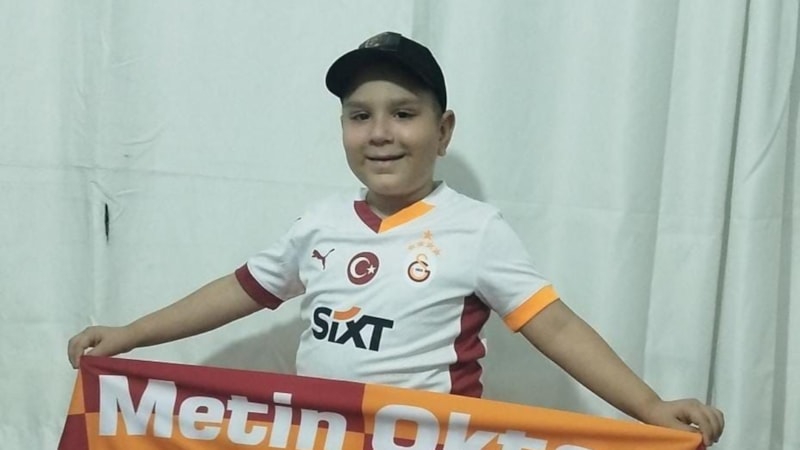Lösemi hastası minik Mustafa'nın Galatasaray formasıyla hayali gerçek oldu