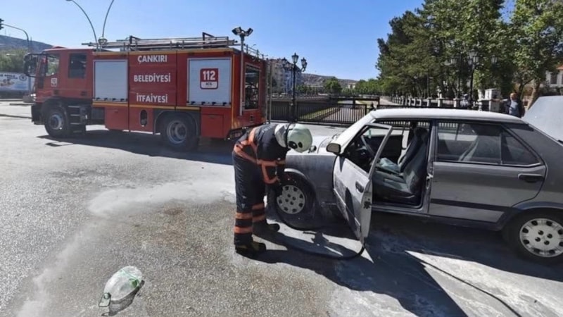 Çankırı'da seyir halindeki otomobilden alevler yükseldi