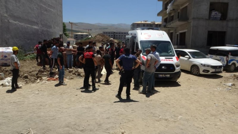 Malatya'da işçiler arasında taşlı ve sopalı kavga: 3 yaralı